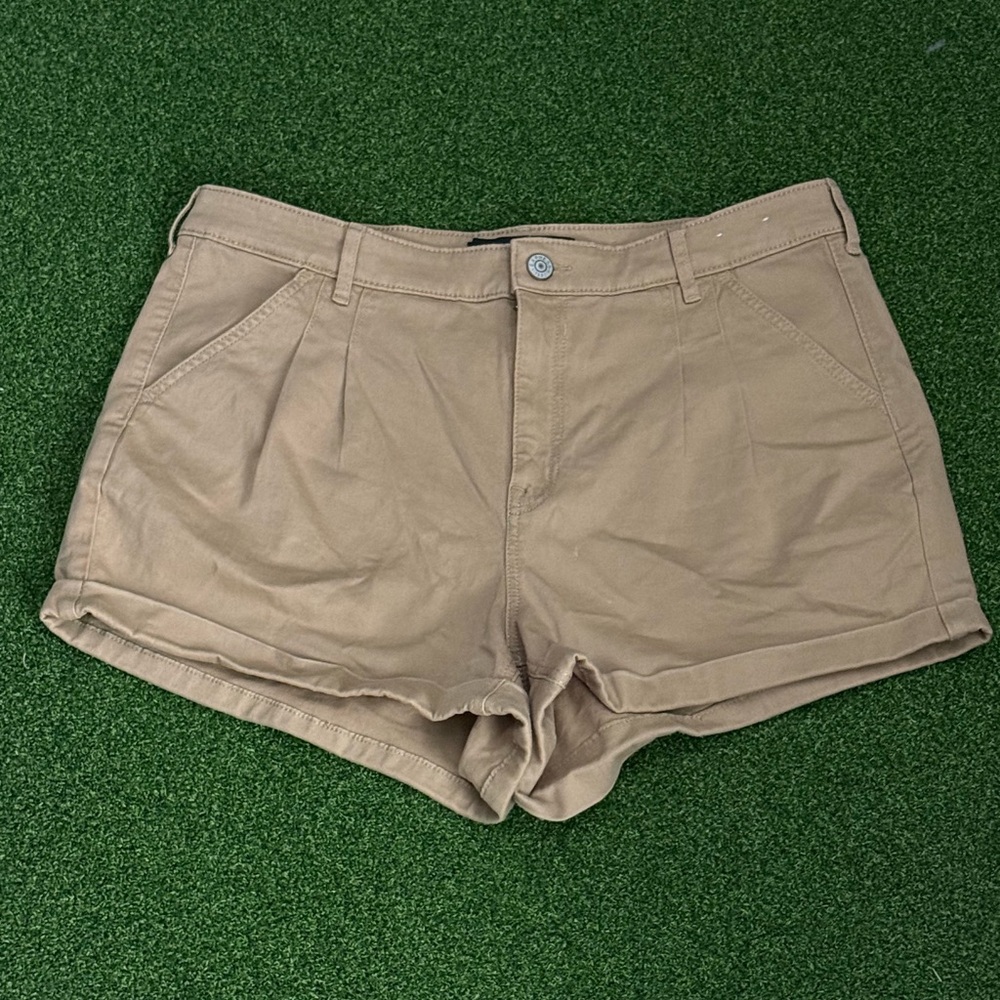 Express Women's Cargo Shorts in Tan